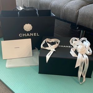 Chanel ( 19bag Medium size) full set box